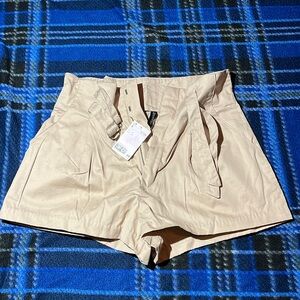 NWT H&M Divided Women’s Tan Shorts W/ Straps - Size 8 - Has Pockets!